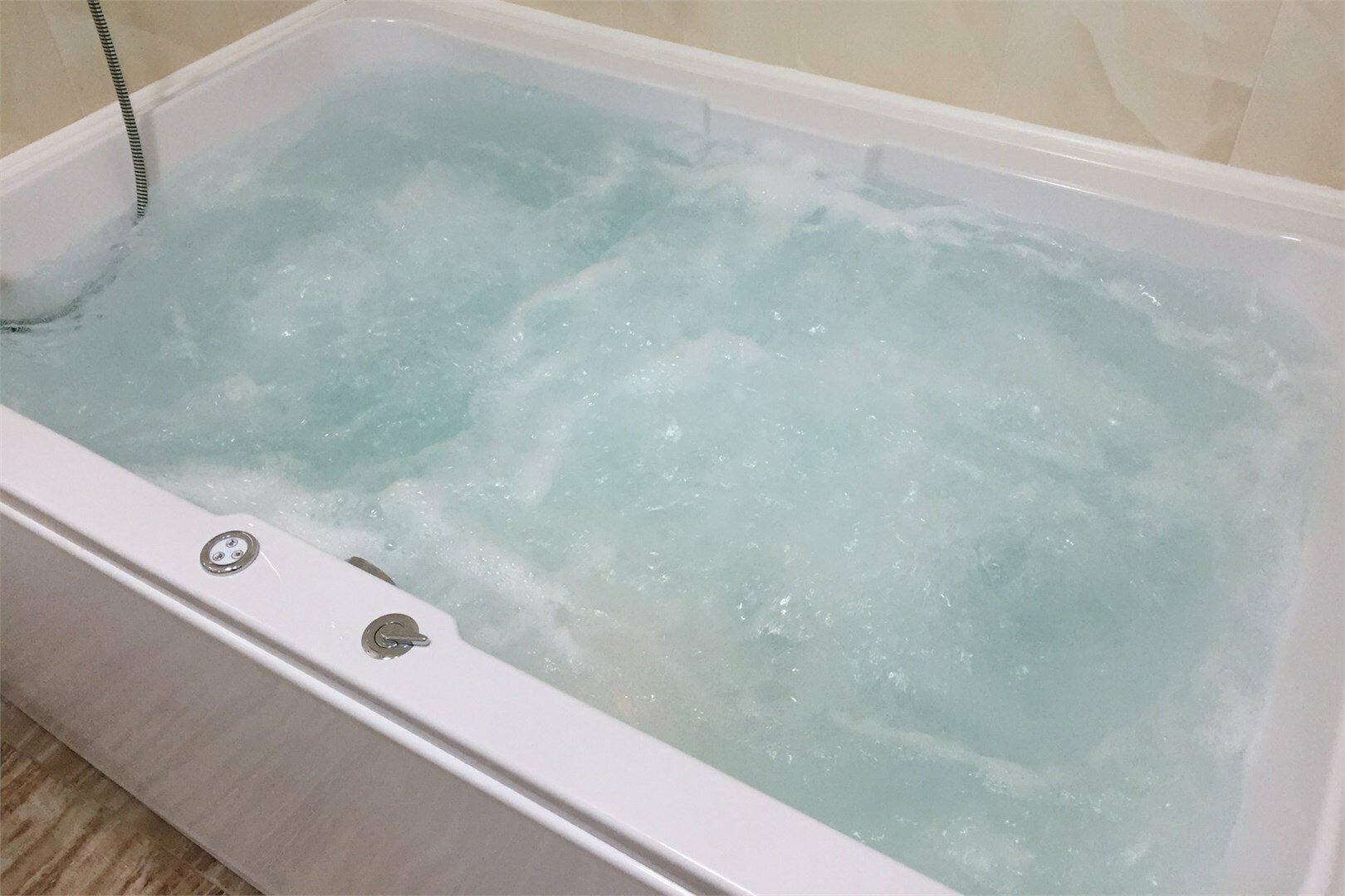 Люкс с кроватью размера «king-size» и гидромассажной ванной