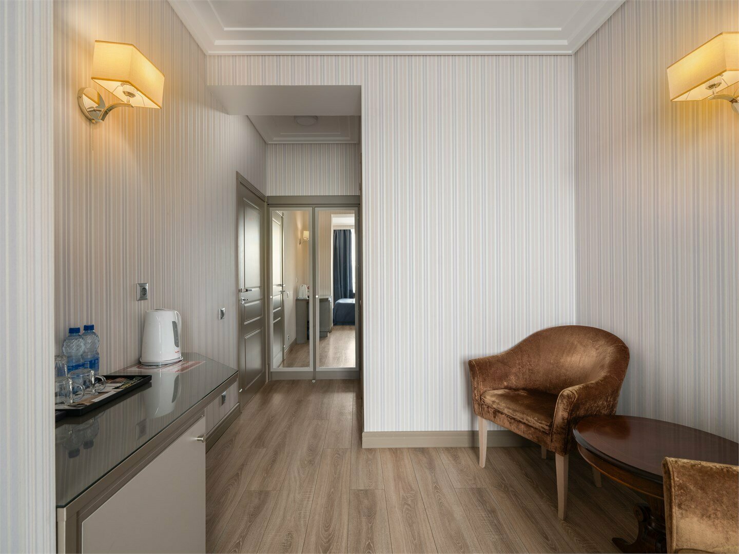 Полулюкс с двуспальной кроватью и окнами во внутренний двор