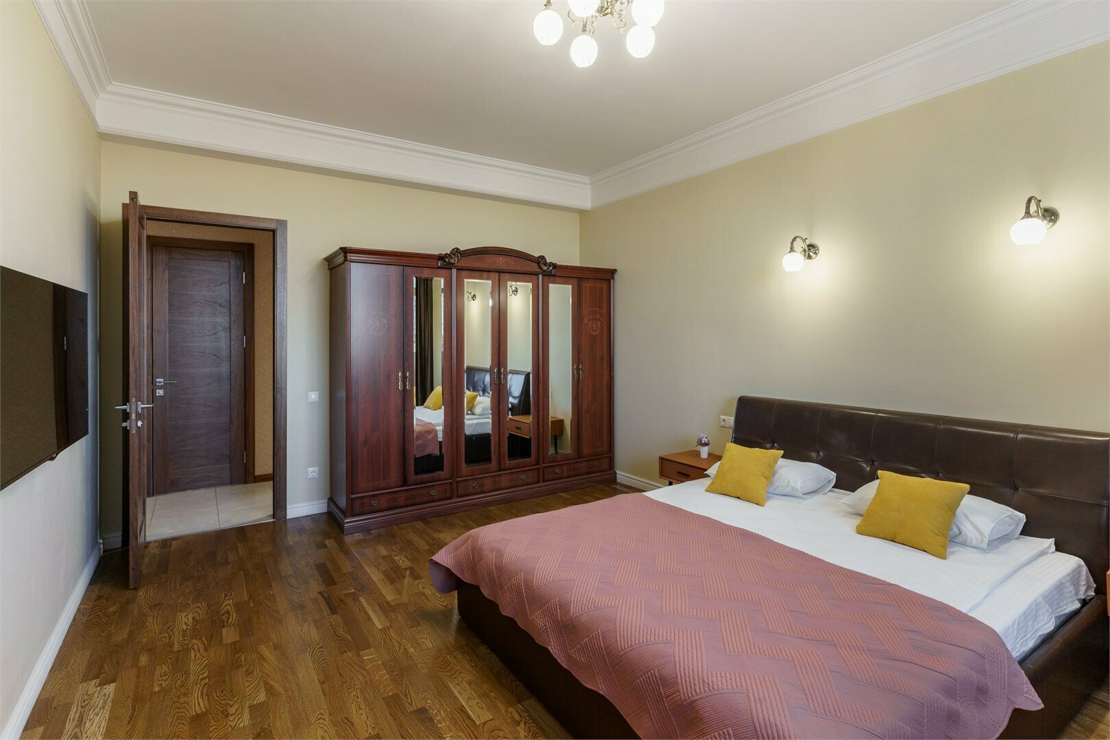 3-к Бизнес 573 с сауной