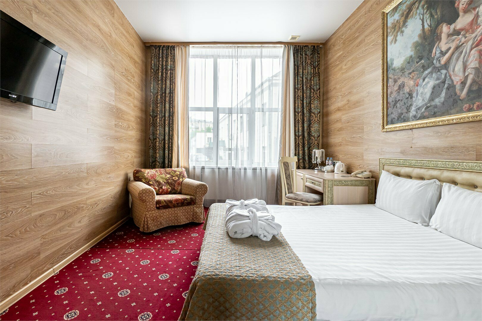 Супериор с одной большой кроватью