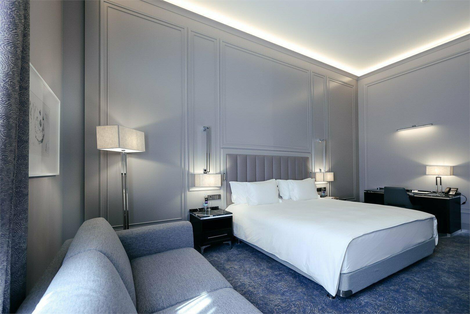 Делюкс с видом на Итальянскую улицу