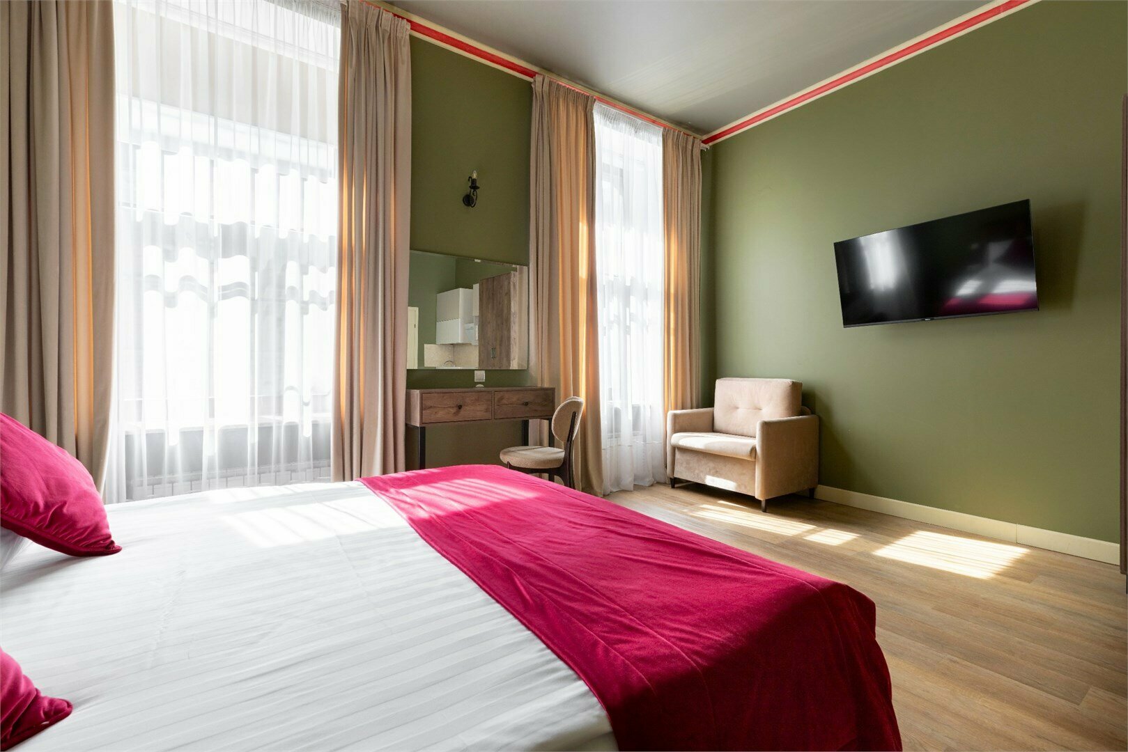 Делюкс Апартаменты с кроватью "Кинг-Сайз" и видом на город (green) №1