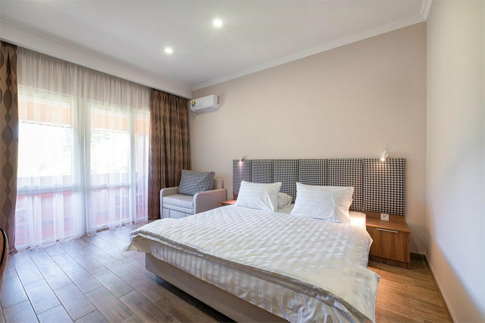 Студия улучшенная с балконом