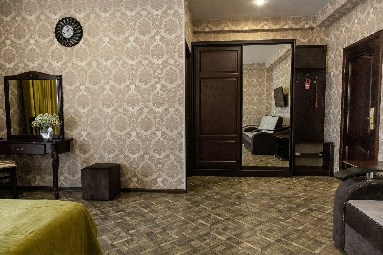 Улучшенный стандарт с боковым видом на море и горы