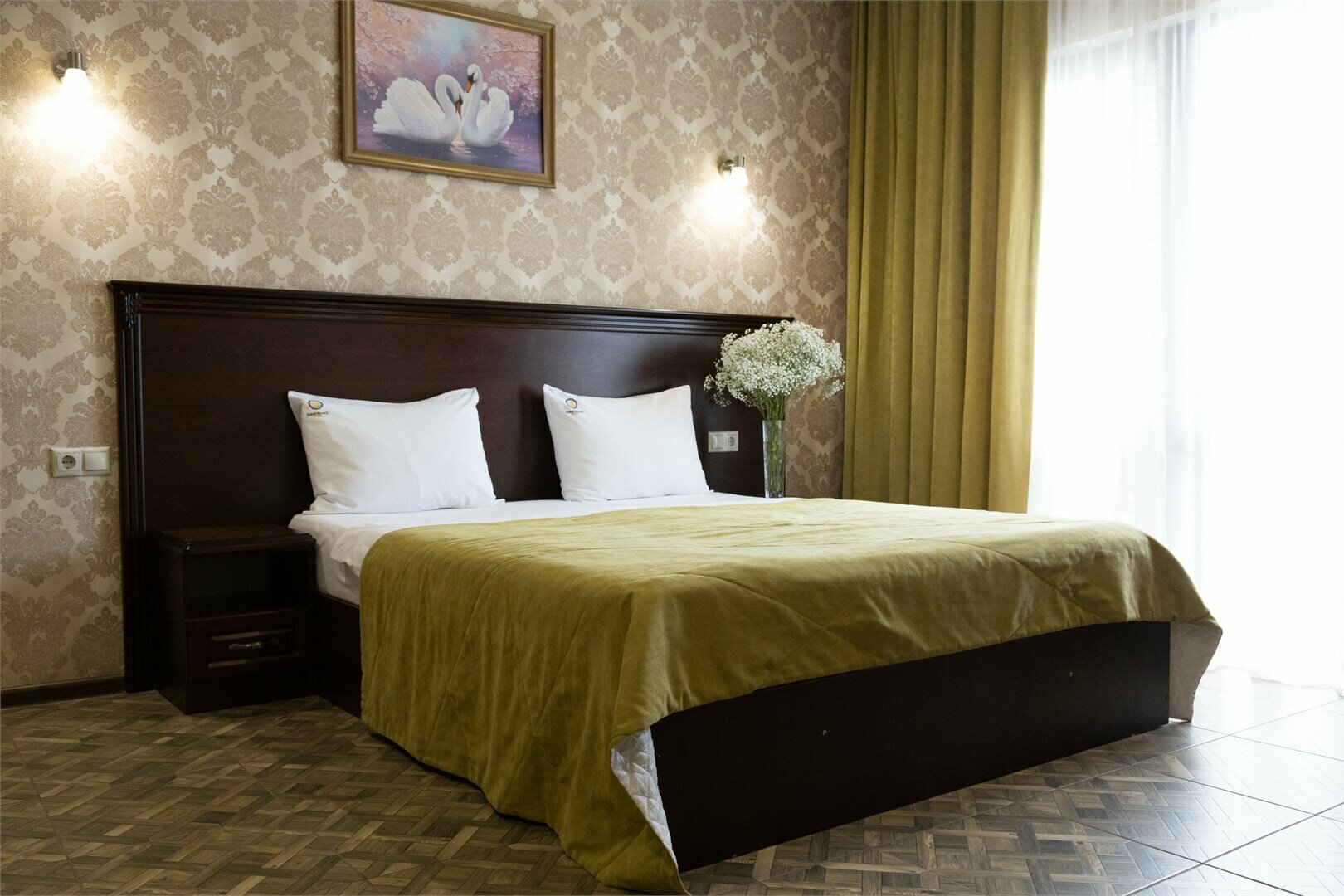 Улучшенный стандарт с боковым видом на море и горы