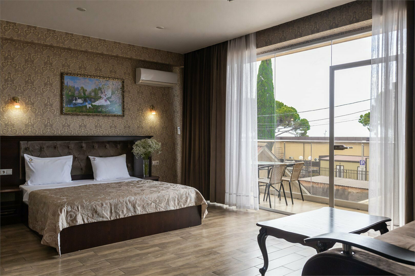 Люкс с балконом и видом на внутренний двор