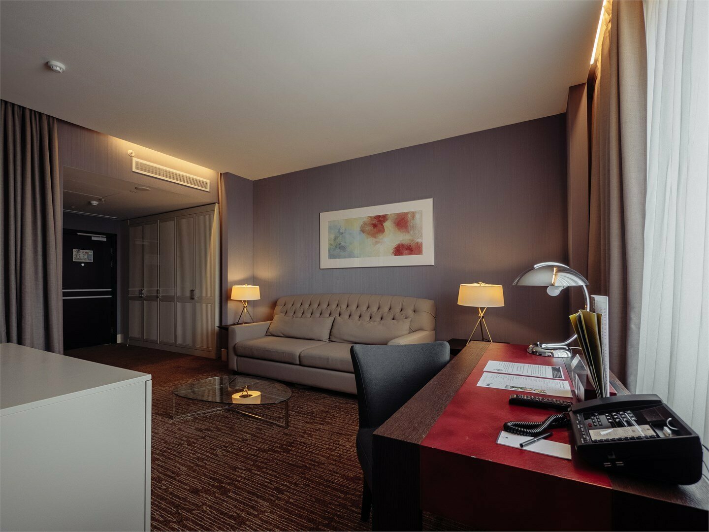 номер ЛЮКС двухкомнатный, с 1 двуспальной кроватью