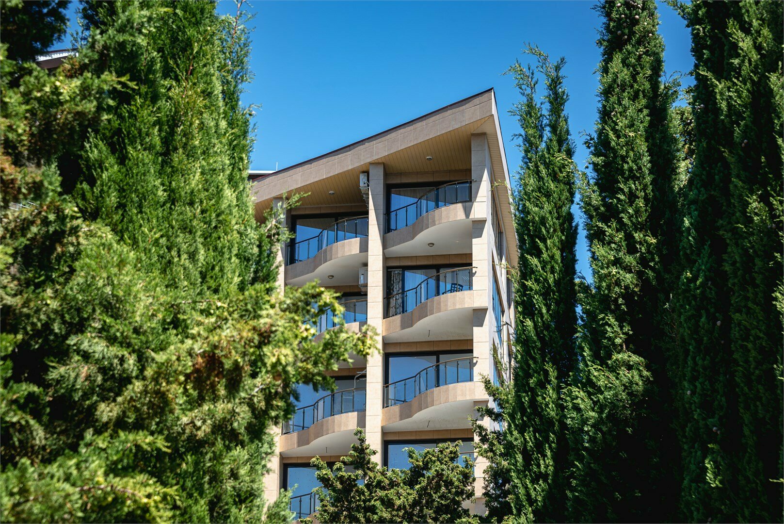 Семейный с боковым видом на море