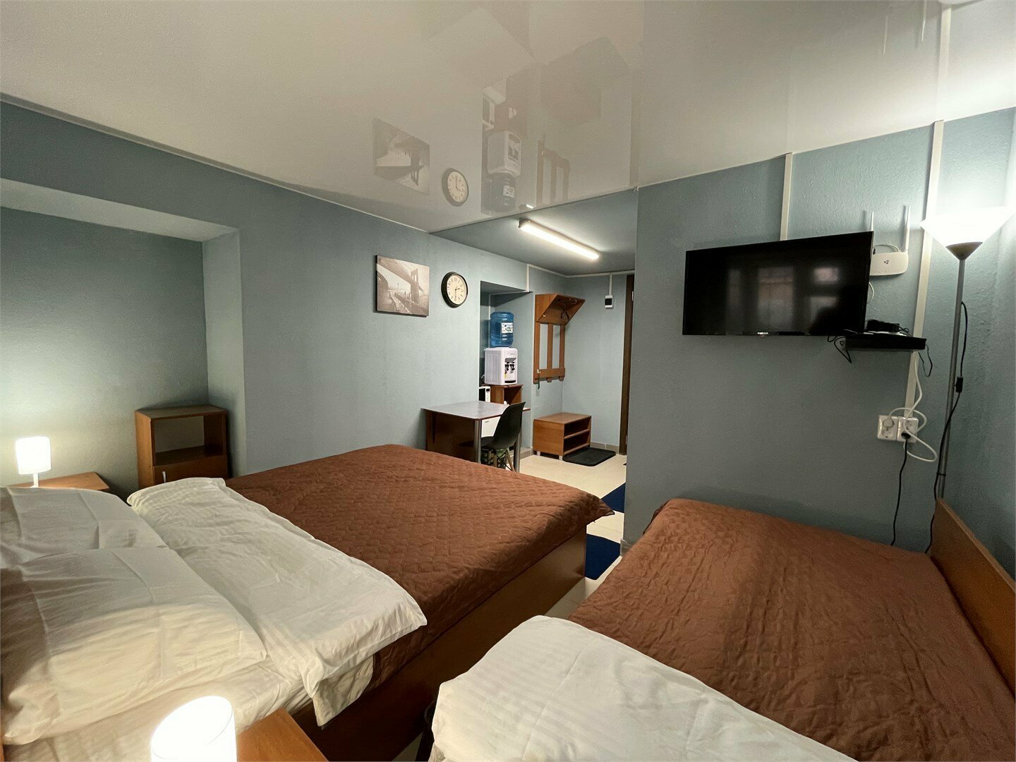 Номер стандарт улучшенный с 1 односпальной и 1 двуспальной кроватью