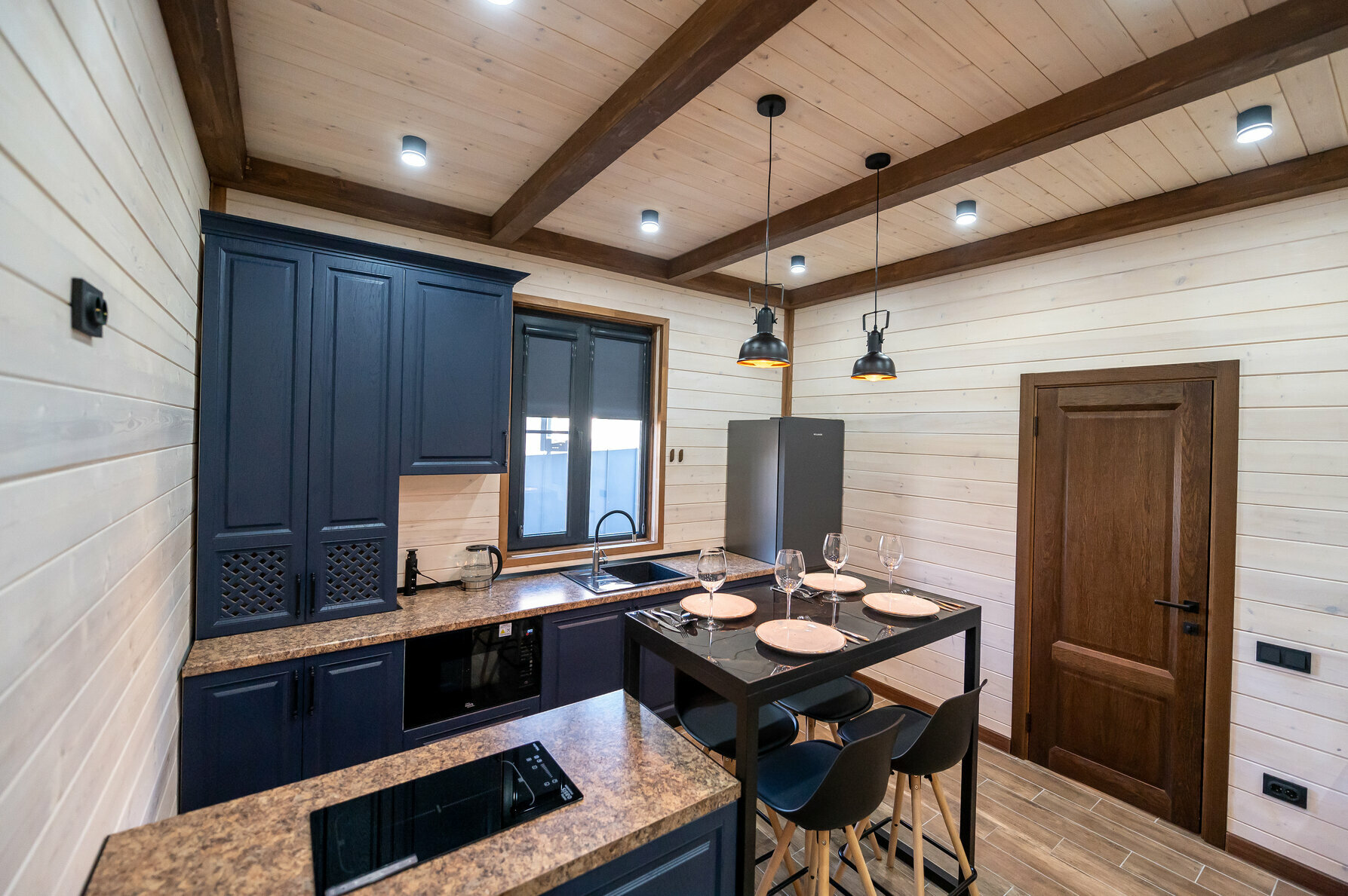 Дом с террасой, без навеса и мангала, бассейн включен в стоимость проживания