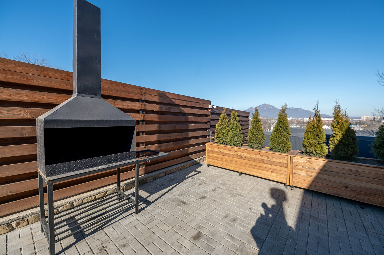 Дом с террасой, навесом, мангалом, чаном (оплачивается отдельно), панорама на горы, бассейн включен в стоимость проживания