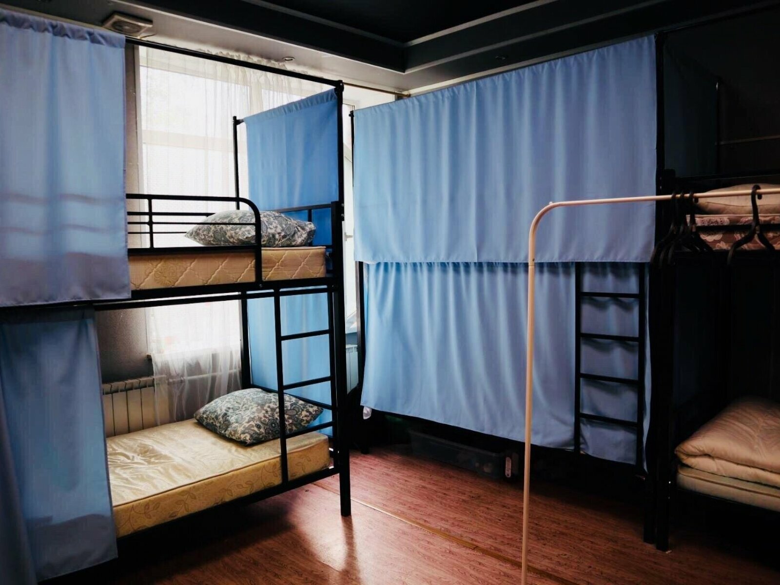 Кровать в общем номере для мужчин