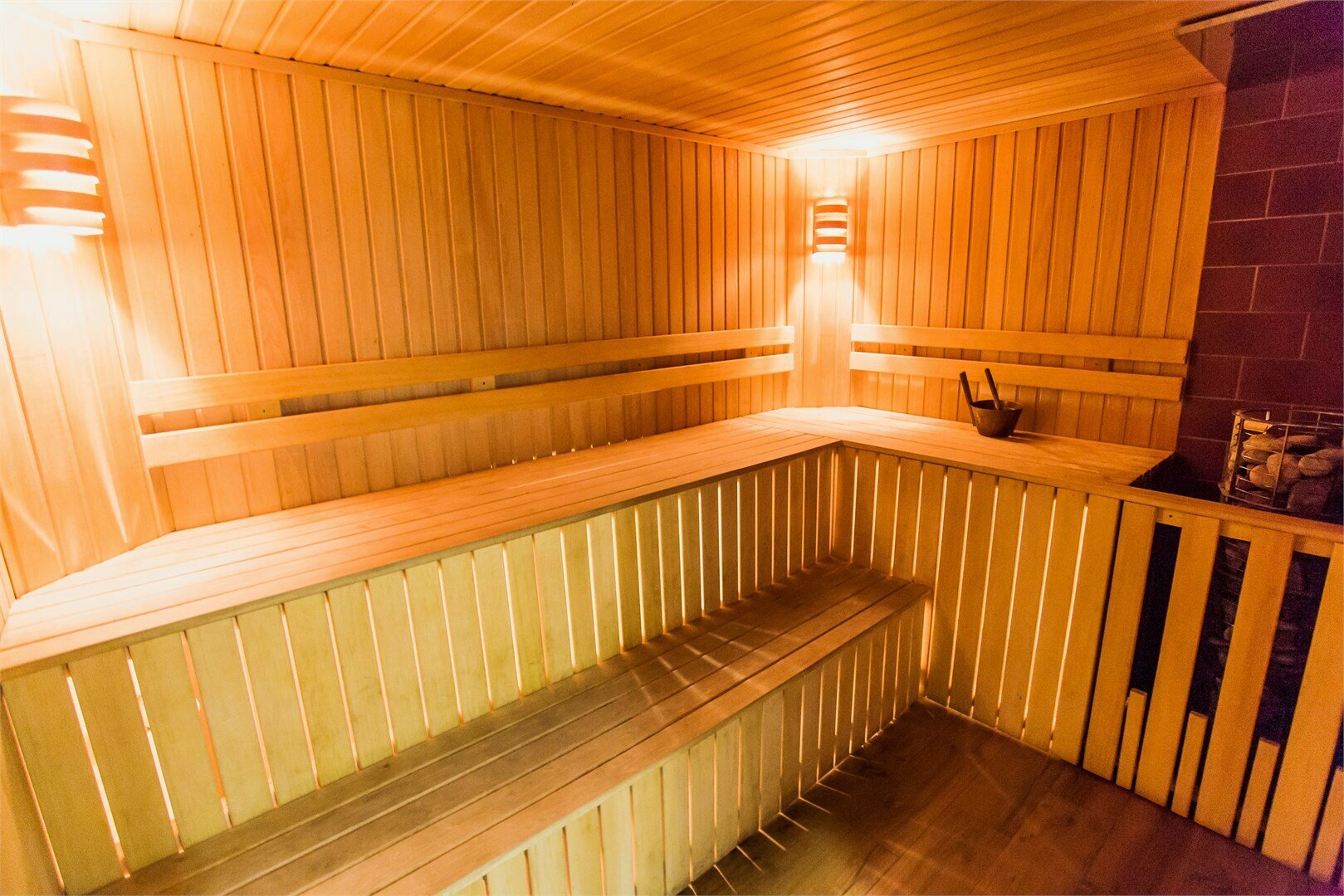 Дом 1 с бассейном и сауной