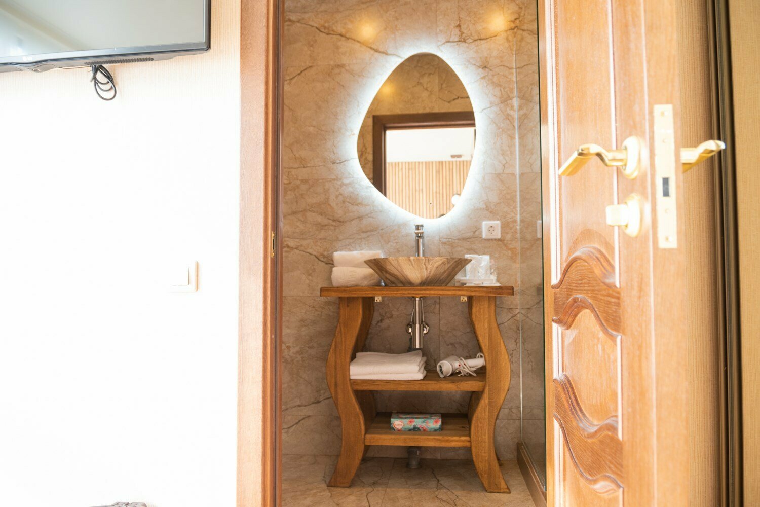 Стандарт "Комфорт"  (раздельные кровати, вид на бассейн) 301