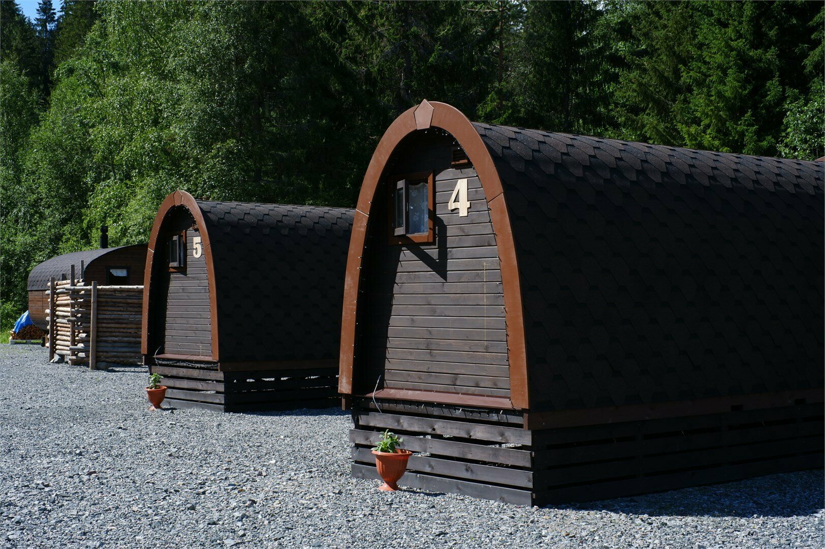 Арочный домик на краю леса с торцевым входом, ул.Советская, 52