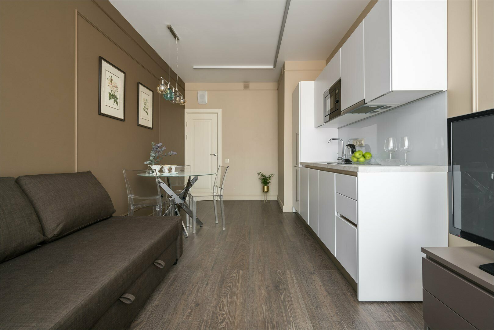 "Варсея" 40 кв.м без кондиционера с отдельной спальней