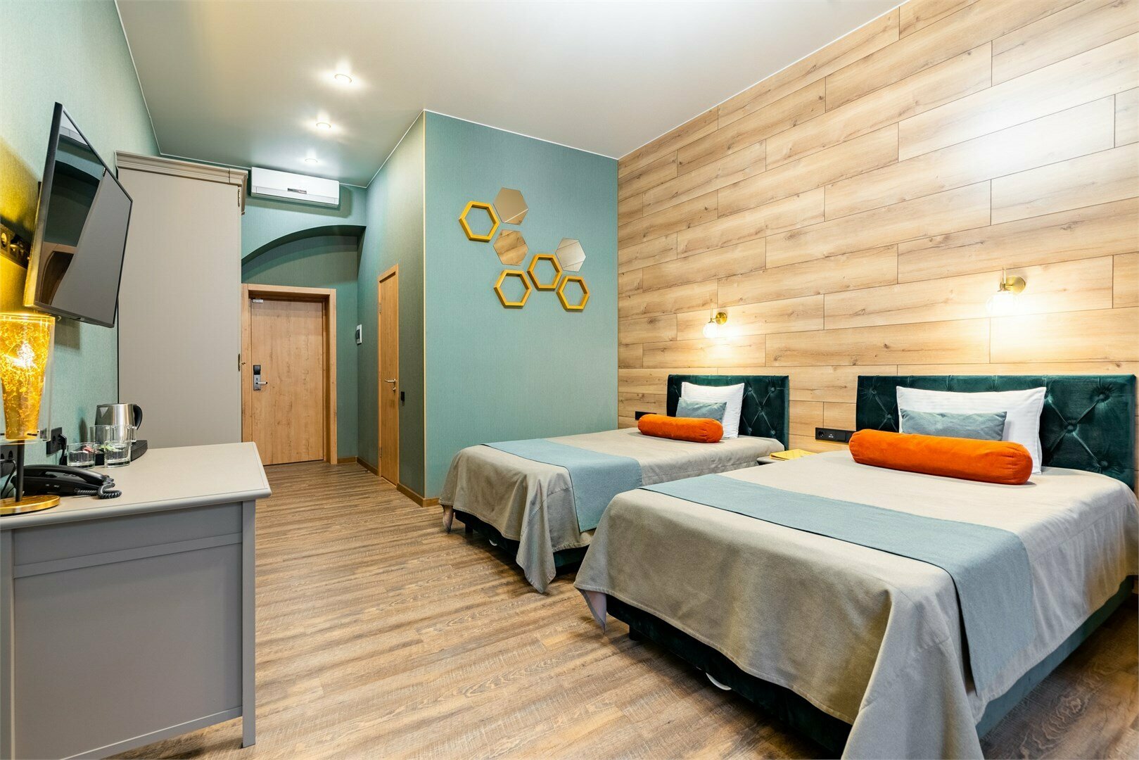 Улучшенный номер с 2 кроватями размера «queen-size»