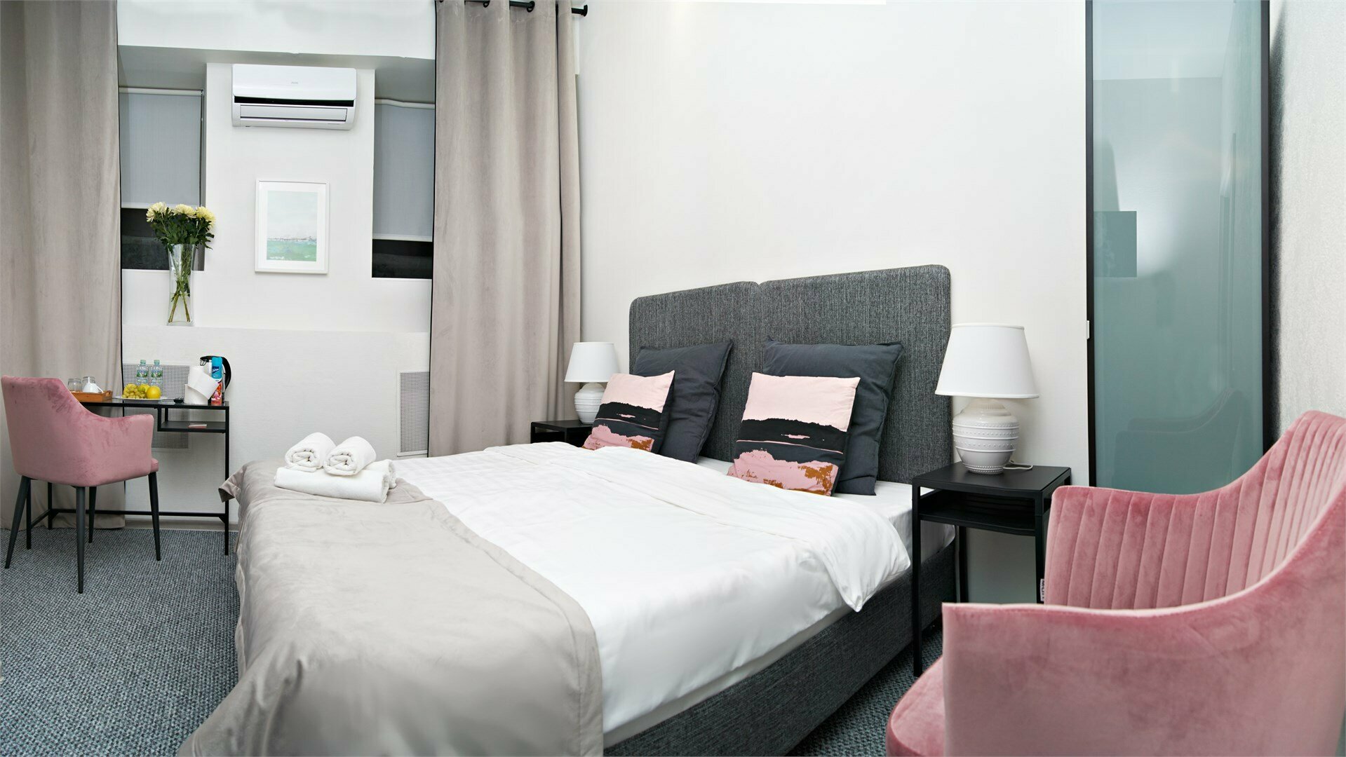 Стандартный двухместный номер с одной большой или двумя раздельными кроватями