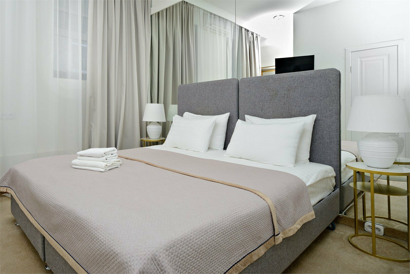 Стандартный двухместный номер с одной большой или двумя раздельными кроватями