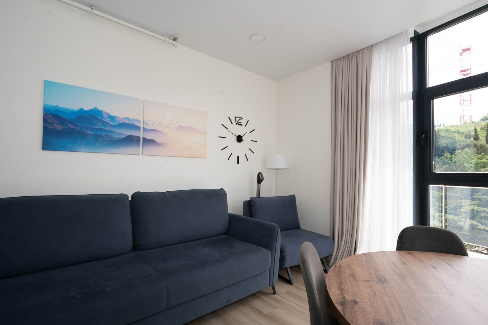 Апартаменты с отдельной спальней LS-DEEP FOREST крымские ландшафты в Алуште - вид на горы и город с 3 этажа