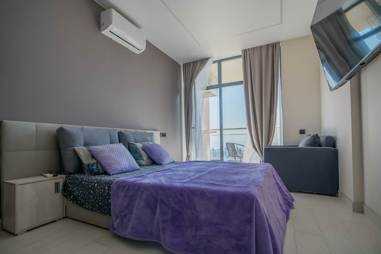 Дизайнерская студия LS-HI-TECH RELAX свобода лета в Алуште - вид на море со 2 этажа