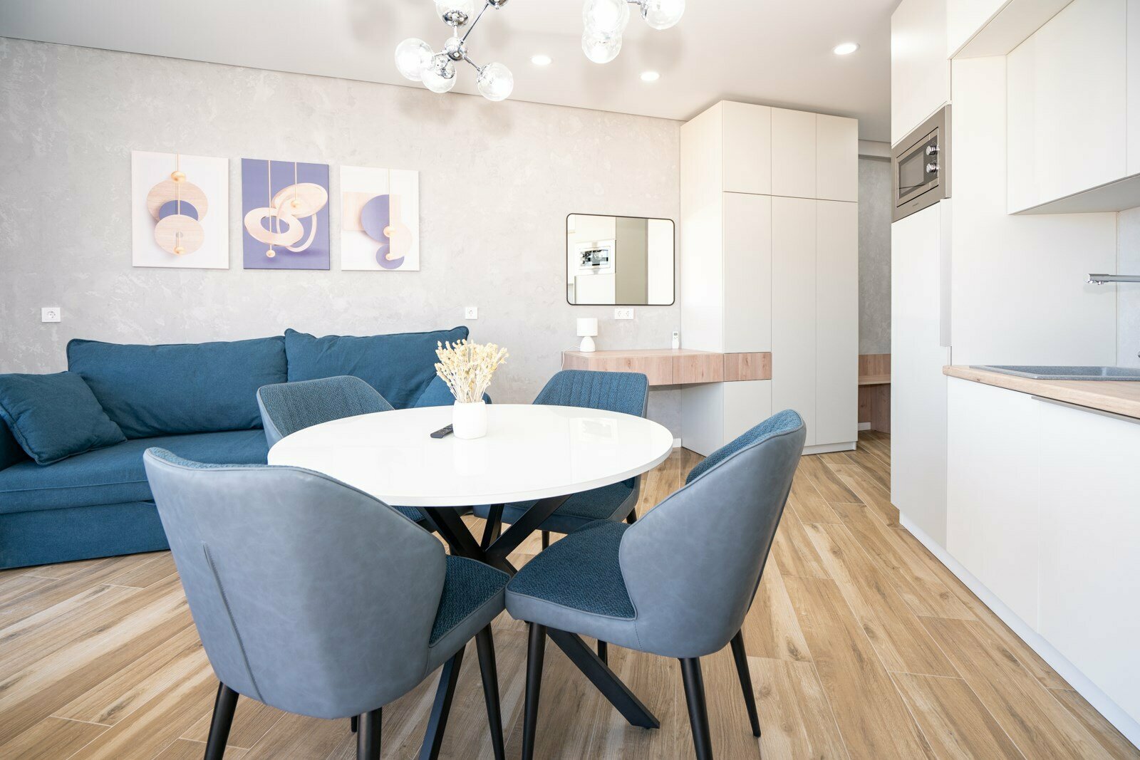 Апартаменты с отдельной спальней LS-LUX-SOFT BLUE небесных оттенков лета в Алуште - вид на море и горы с 10 этажа