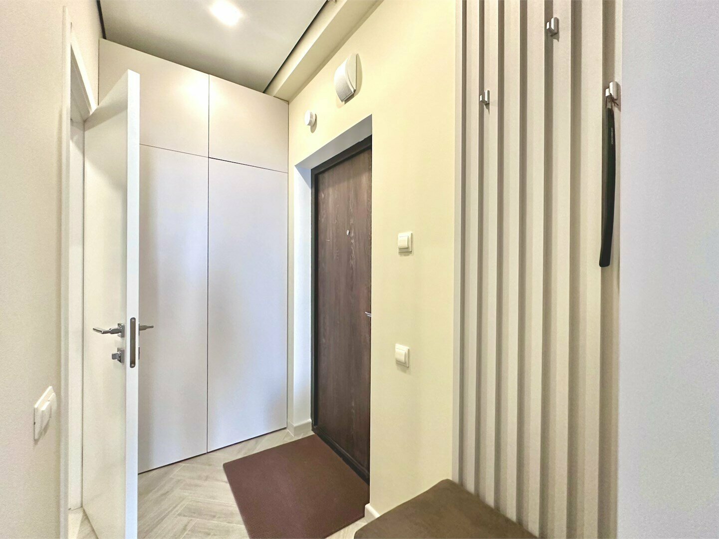 Дизайнерская студия LS-ART-OLIVE в оливковых оттенках лета в Алуште - вид на море с 13 этажа