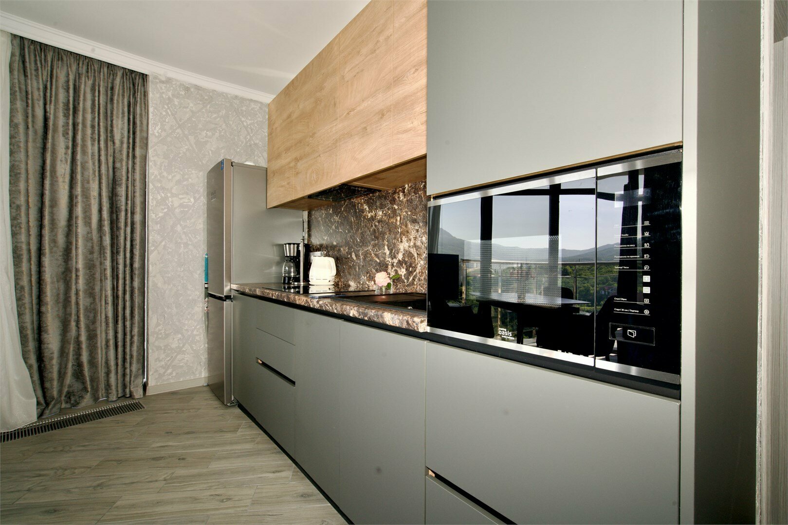 Апартаменты с отдельной спальней LS-FLOWERS TEA ароматы цветочного чая  в Алуште - вид на горы и море с 15 этажа