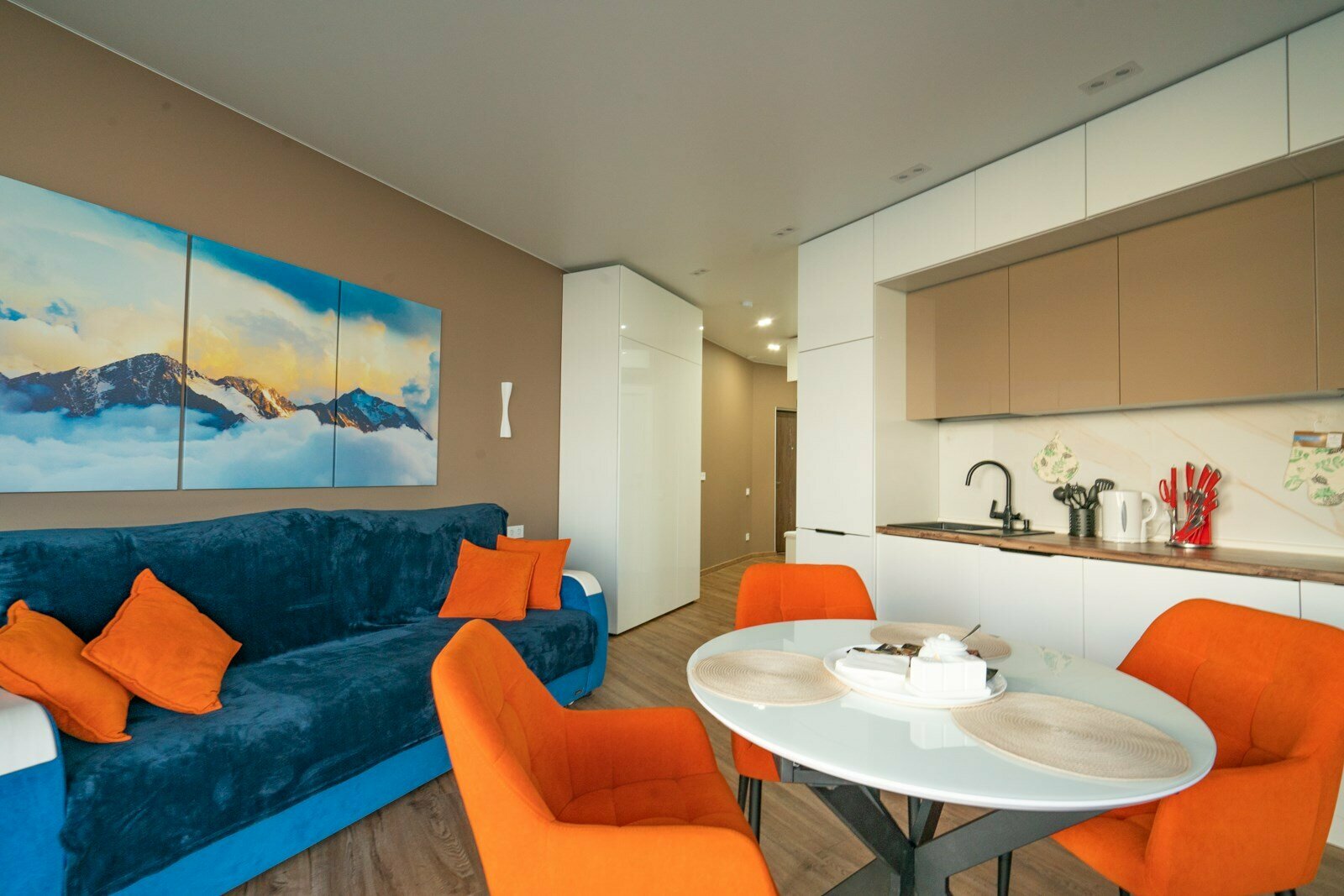 Апартаменты с отдельной спальней LS-LUX-ORANGE в cочных оттенках лета в Алуште - лучший вид на море с 14 этажа