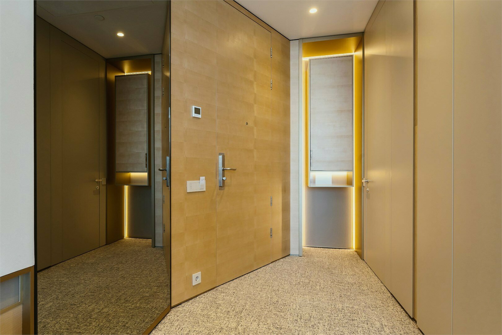 Делюкс Комфорт с видом на горы/сад (две кровати | трансформируются в одну)