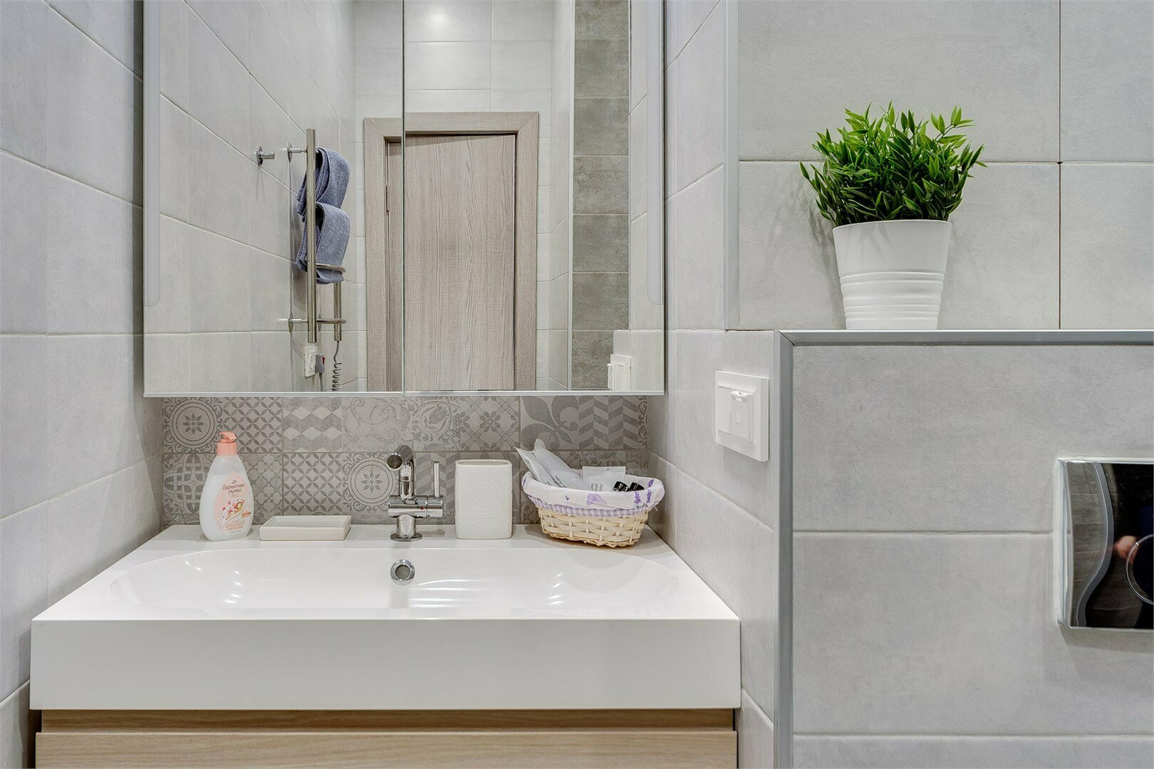 Graphite - 3х местные делюкс-апартаменты в "Савеловский-Сити" (27 этаж)