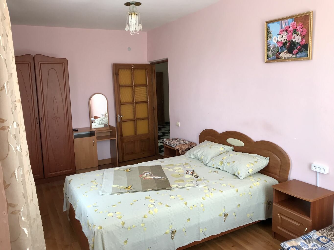 3 комнатный номер с кухней и террасой