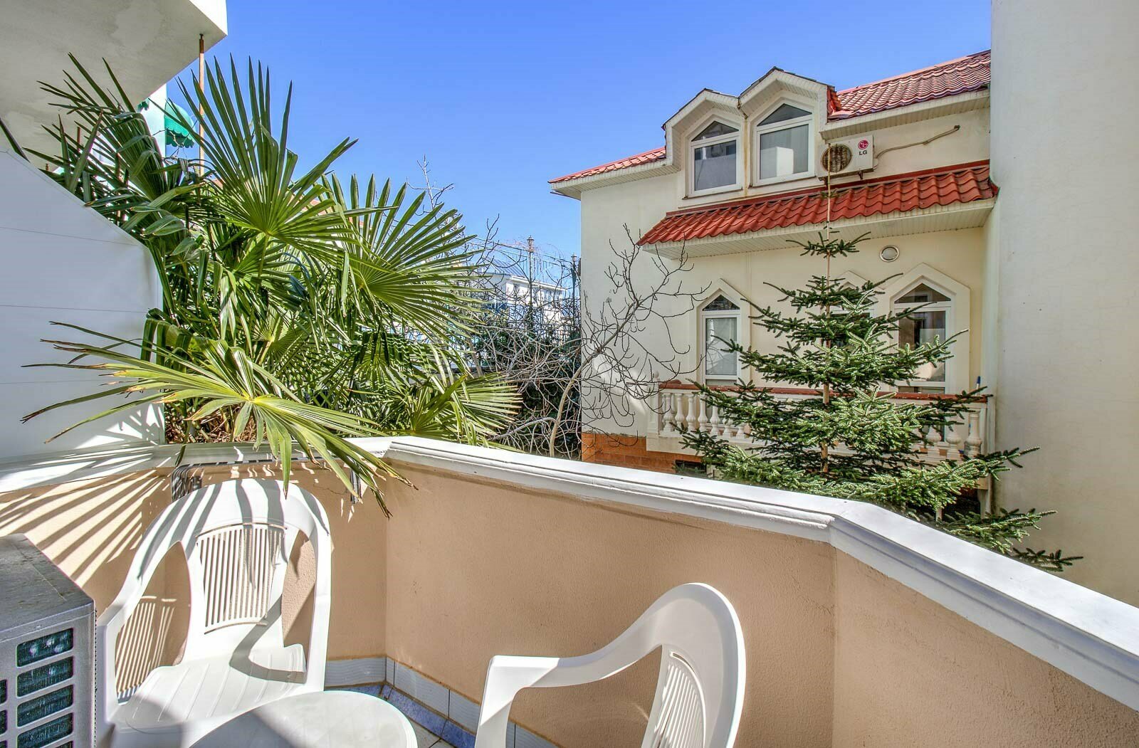 Стандарт А вид на зеленую зону с балконом