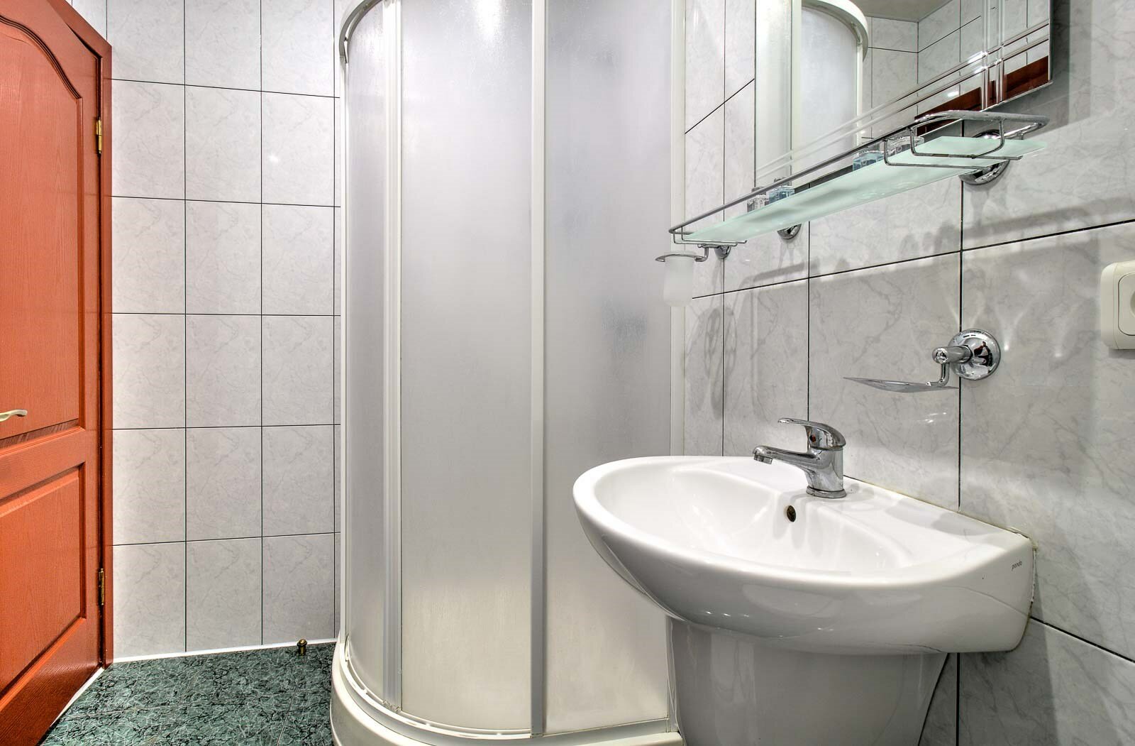 Стандарт Б вид на зеленую зону с балконом