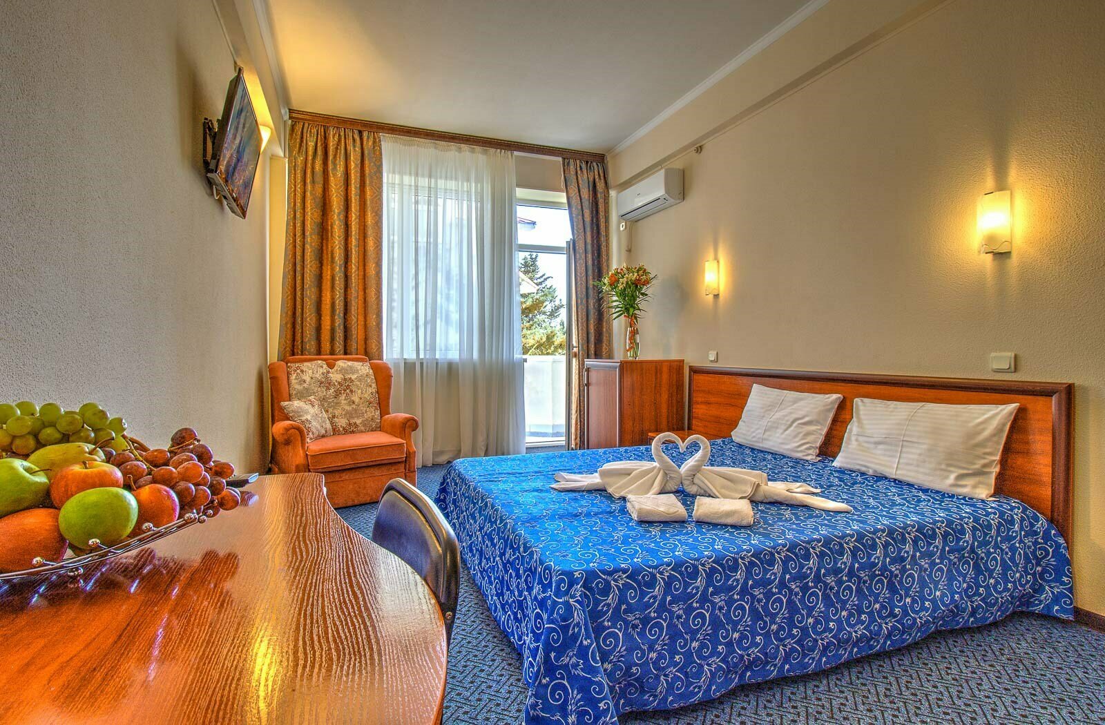 Стандарт Б вид на зеленую зону с балконом