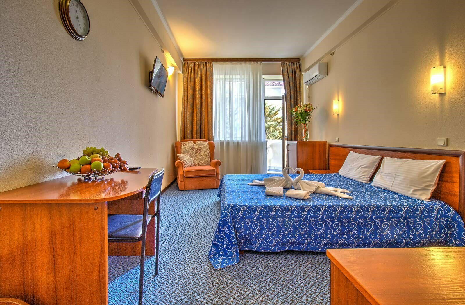 Стандарт Б вид на зеленую зону с балконом