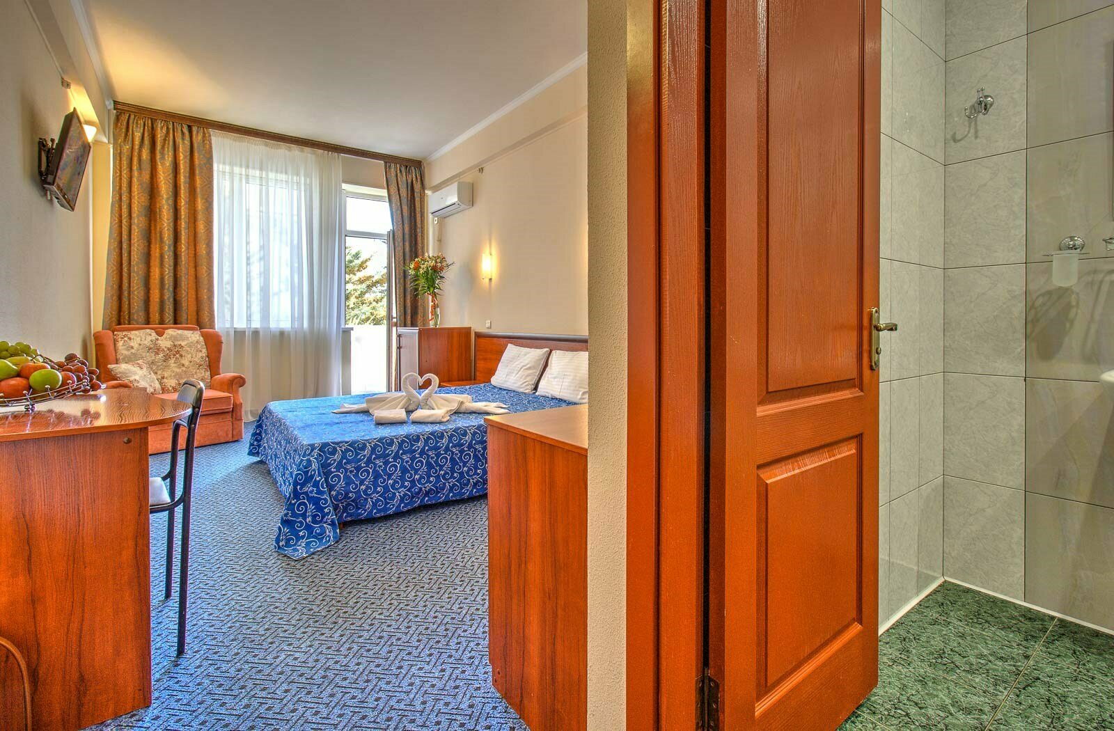 Стандарт Б вид на зеленую зону с балконом