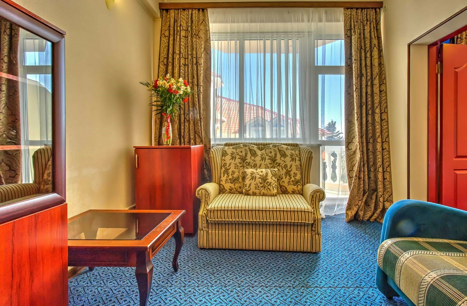 Люкс Б двухкомнатный вид на море с балконами