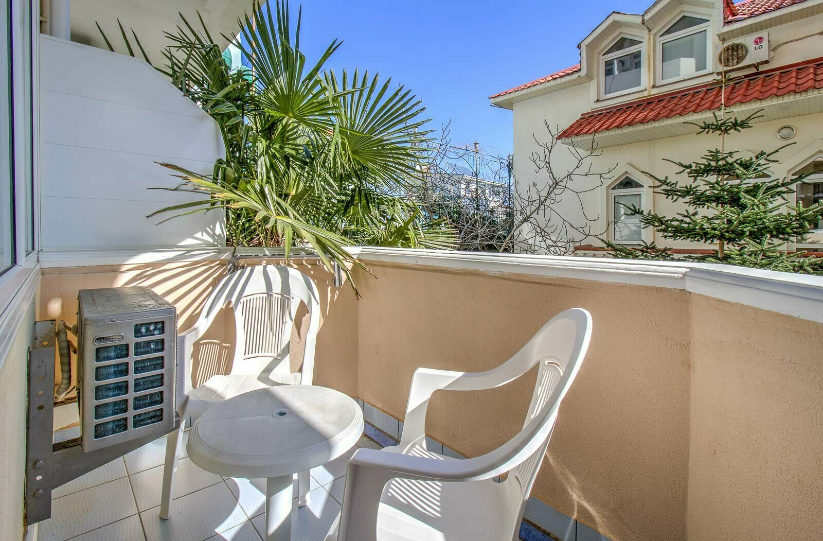 Стандарт А вид на зеленую зону с балконом