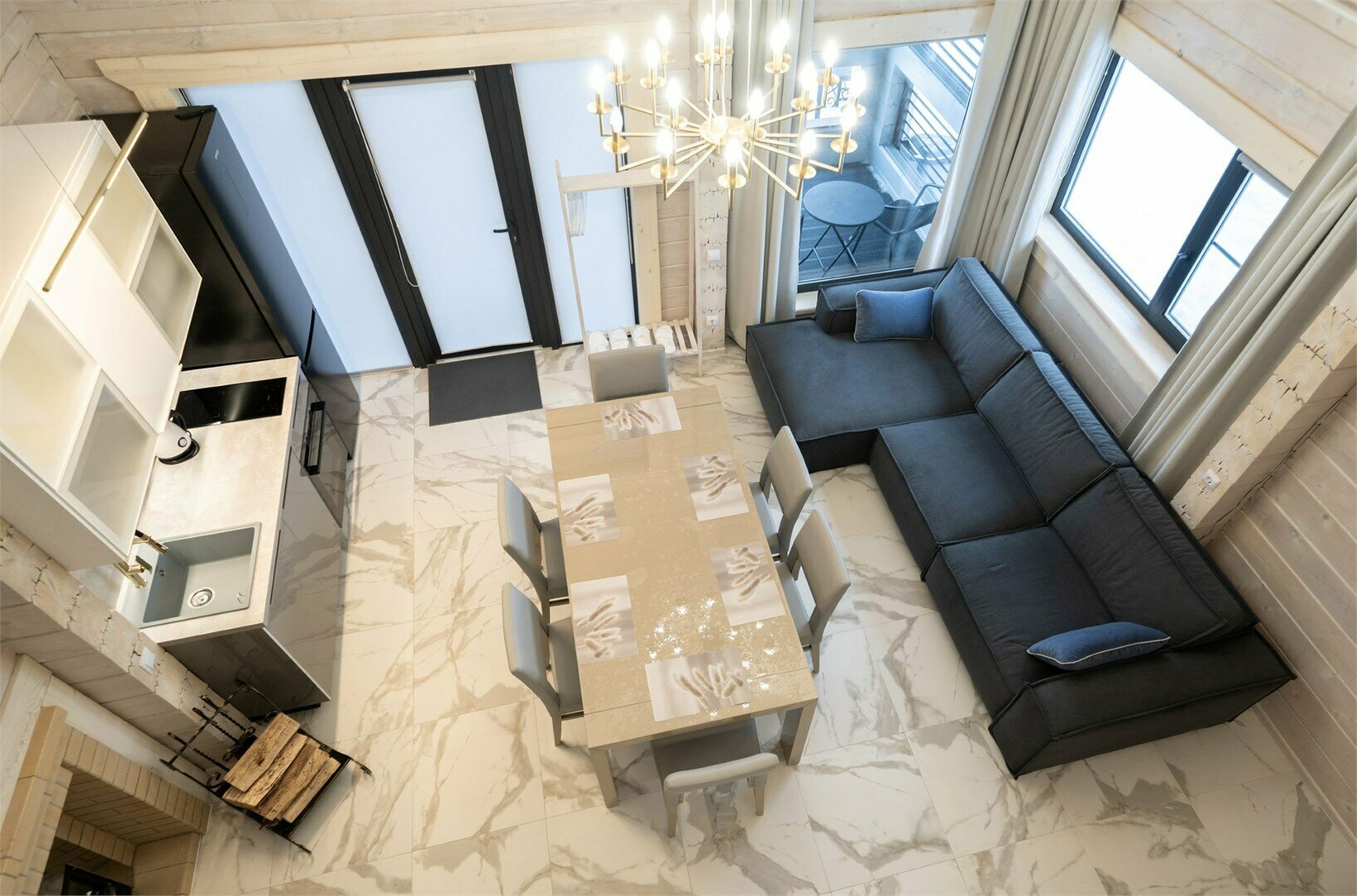 Дом из бруса с 2 спальнями, камином и баней из липы 4+2