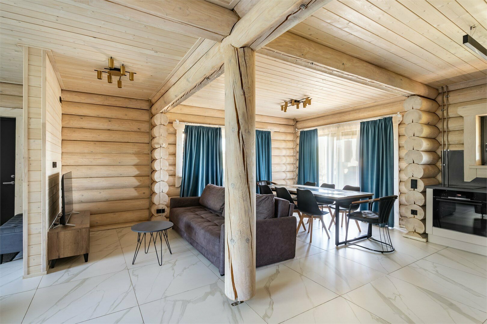 Дом двухэтажный с 3 спальнями и сауной 6+4