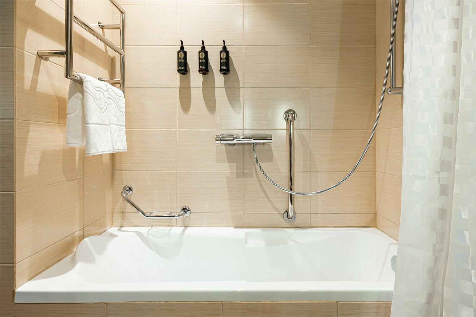 Люкс с панорамным видом на парк и пруд