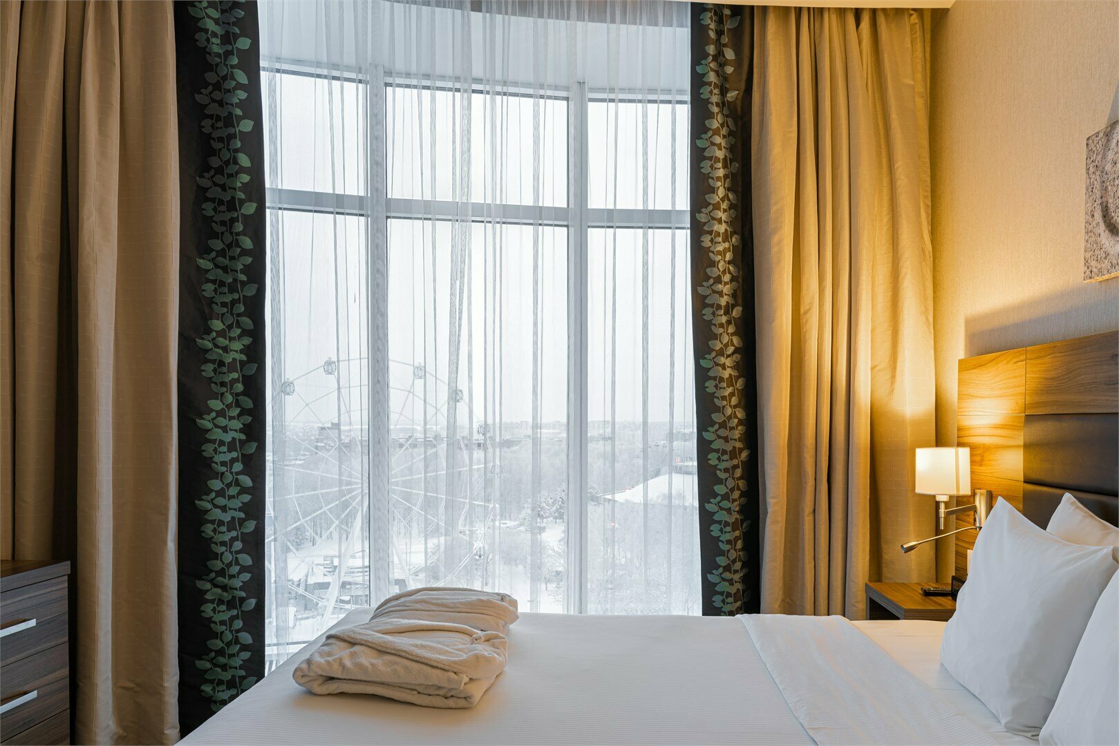 Люкс с панорамным видом на парк и пруд