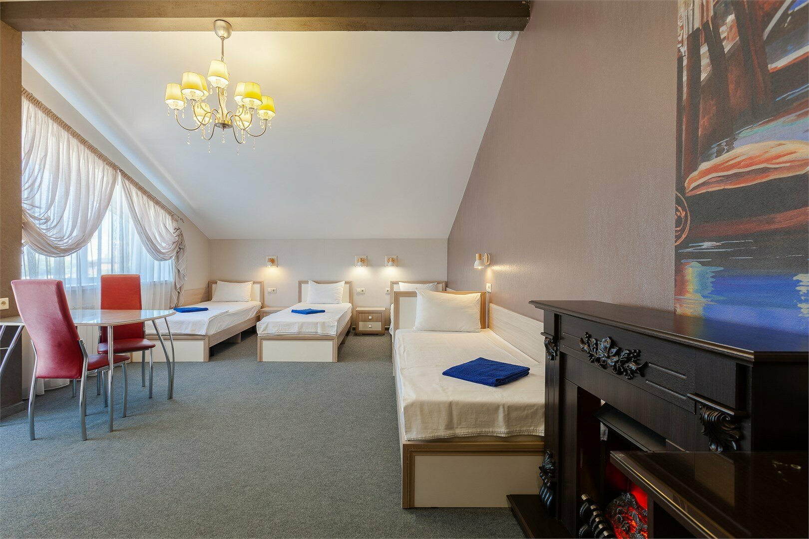 301 - Семейный номер с кухней и с 4 раздельными кроватями, электрокамином, бесплатная стоянка