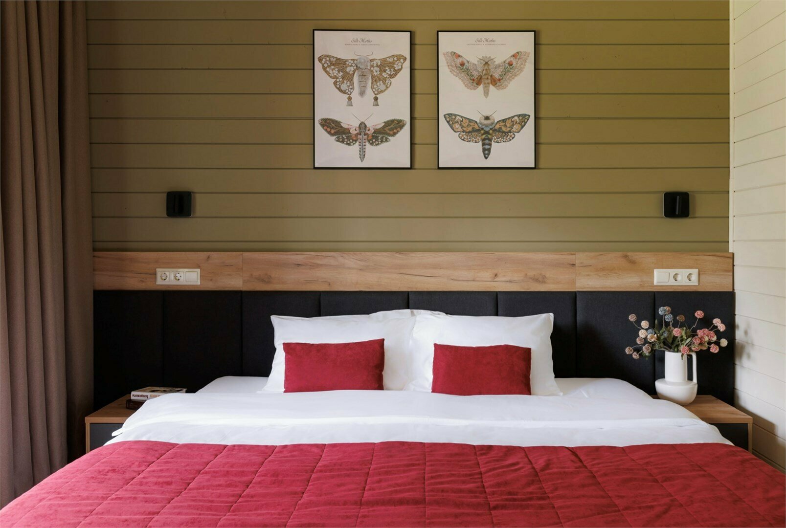 Комфорт с одной большой двуспальной кроватью, с балконом и видом на лес