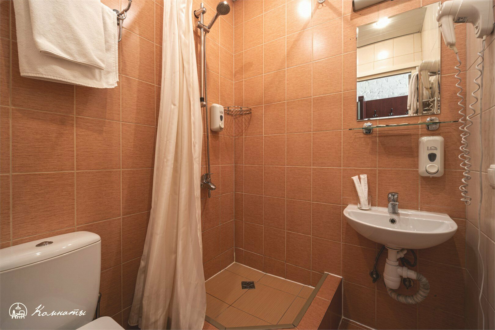 Классическая комната с 2 кроватями