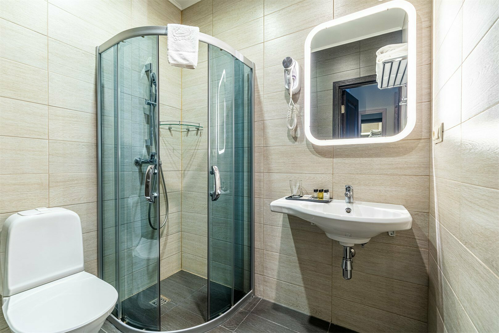 Стандарт двухместный с двуспальной кроватью