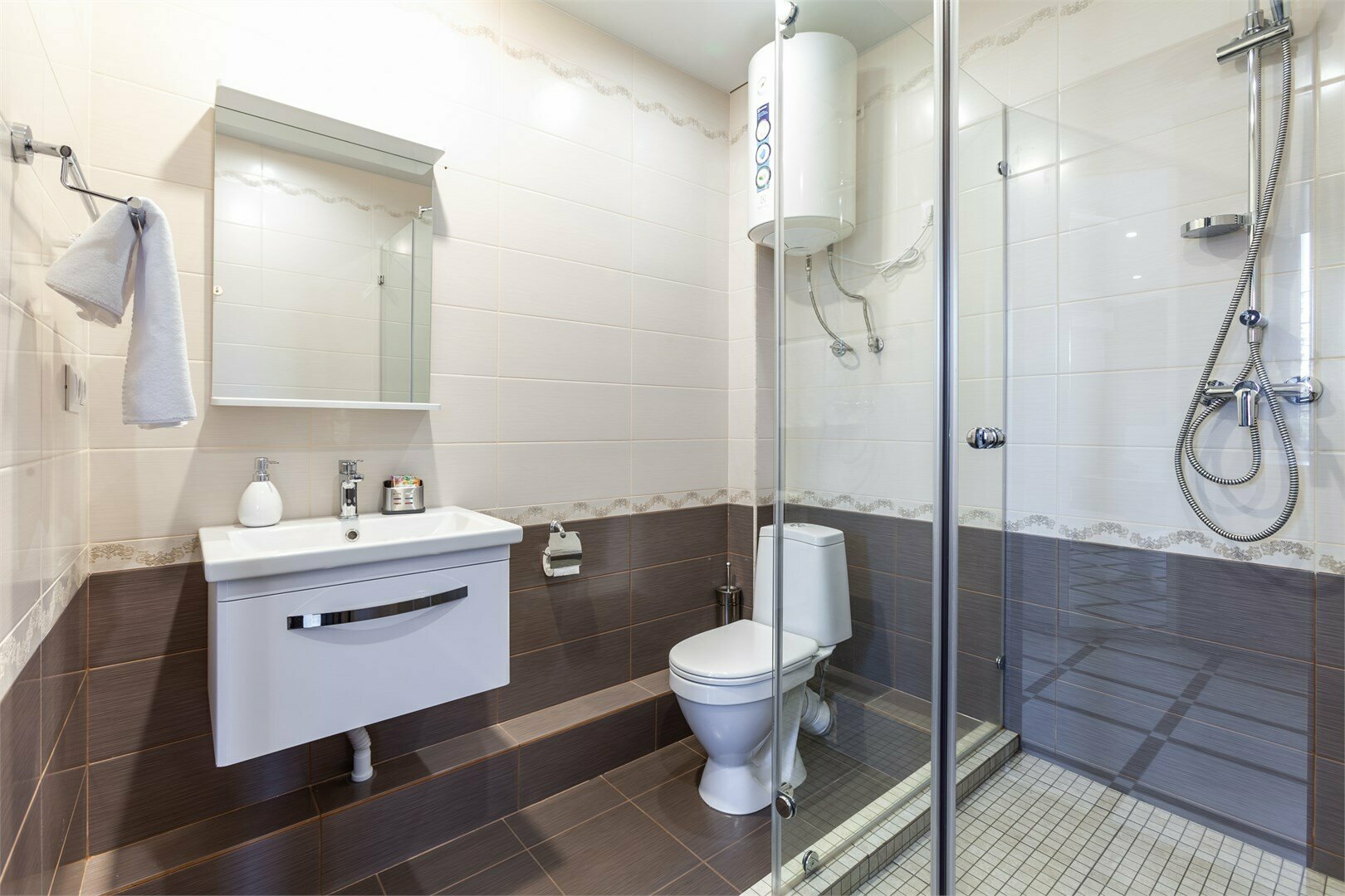 Большой двухместный номер с диваном