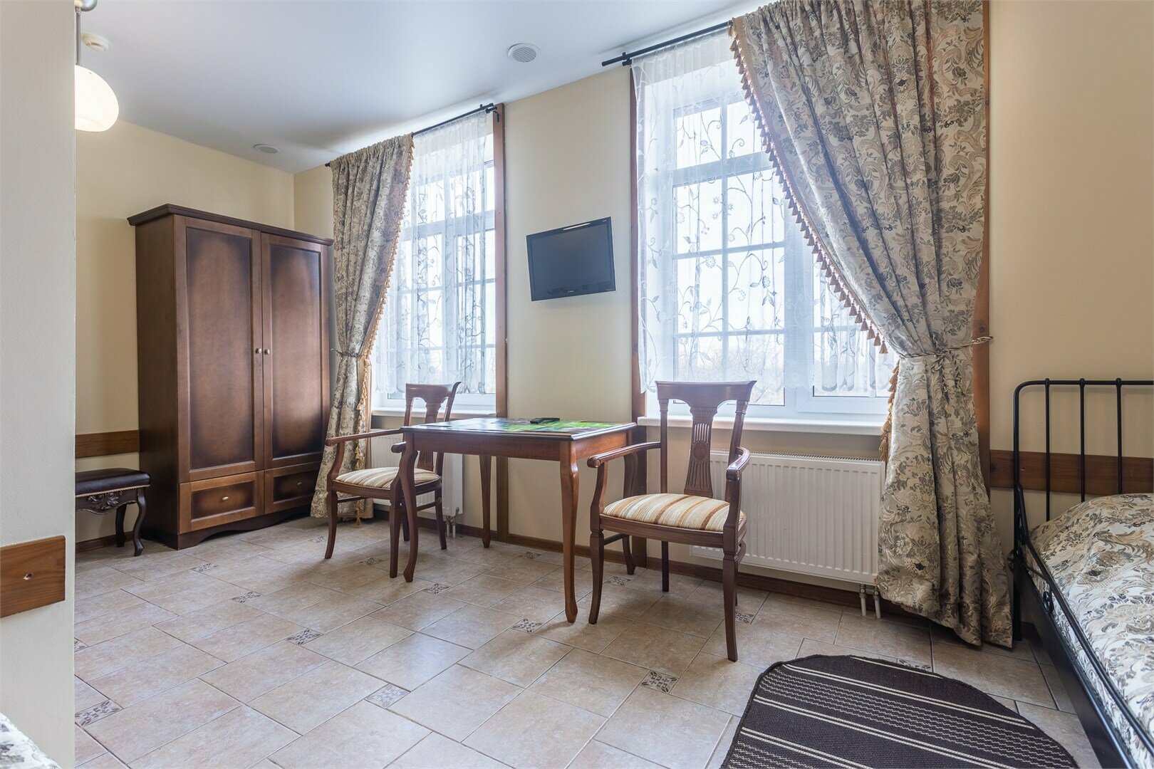 Трехместный номер с собственной ванной комнатой