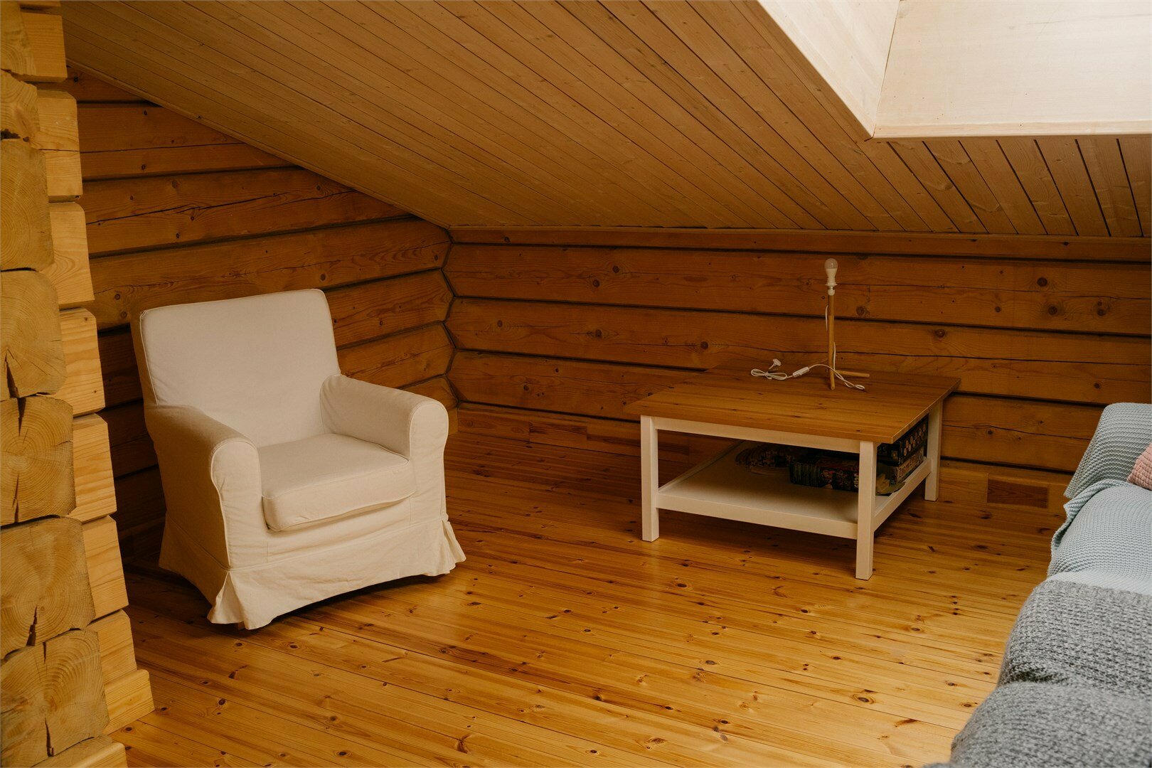 Зеленый дом на скале c видом на озеро и возможностью купели на дровах